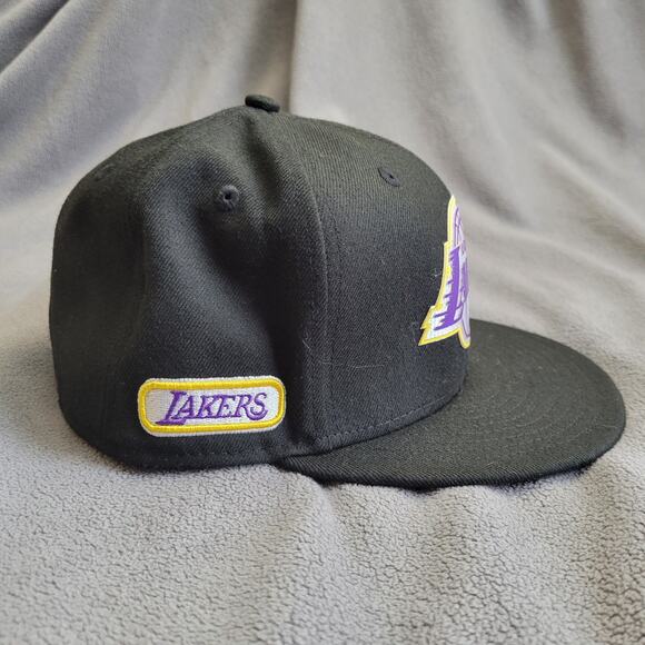 LOS ANGELES LAKERS Hat Cap Black Fitted Embossed Logo New Era Purple Yellow NBA - Picture 5 of 10
